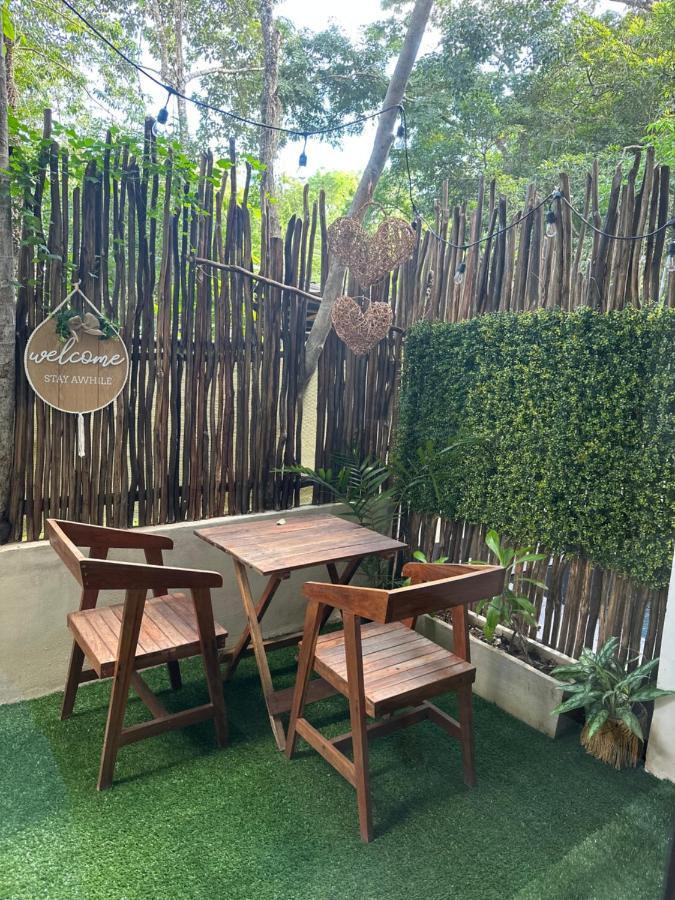 W/plunge Pool & Kitchen