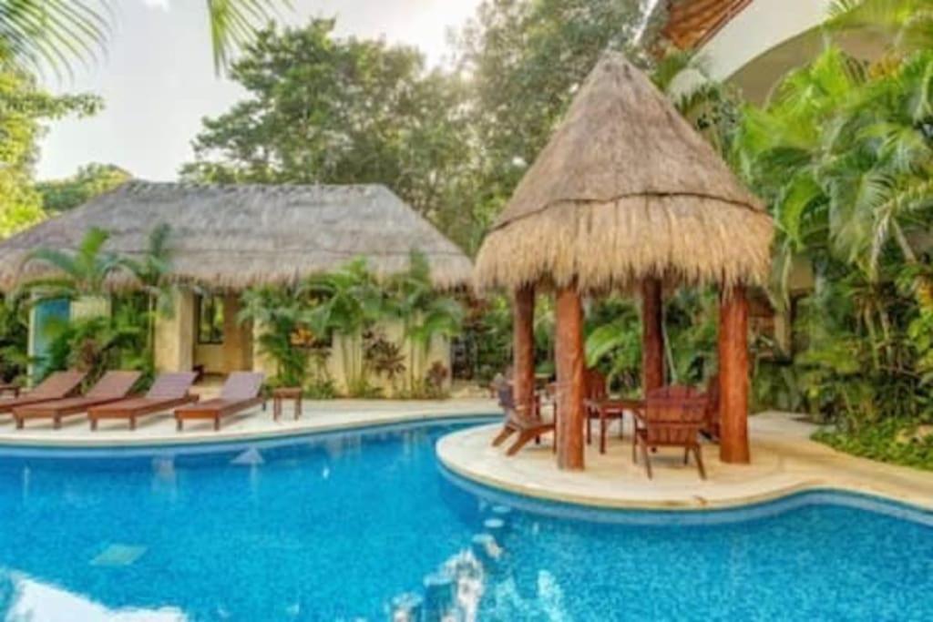 Complex With An Alluring Pool & Tropical Vibes By Stella Rentals! *