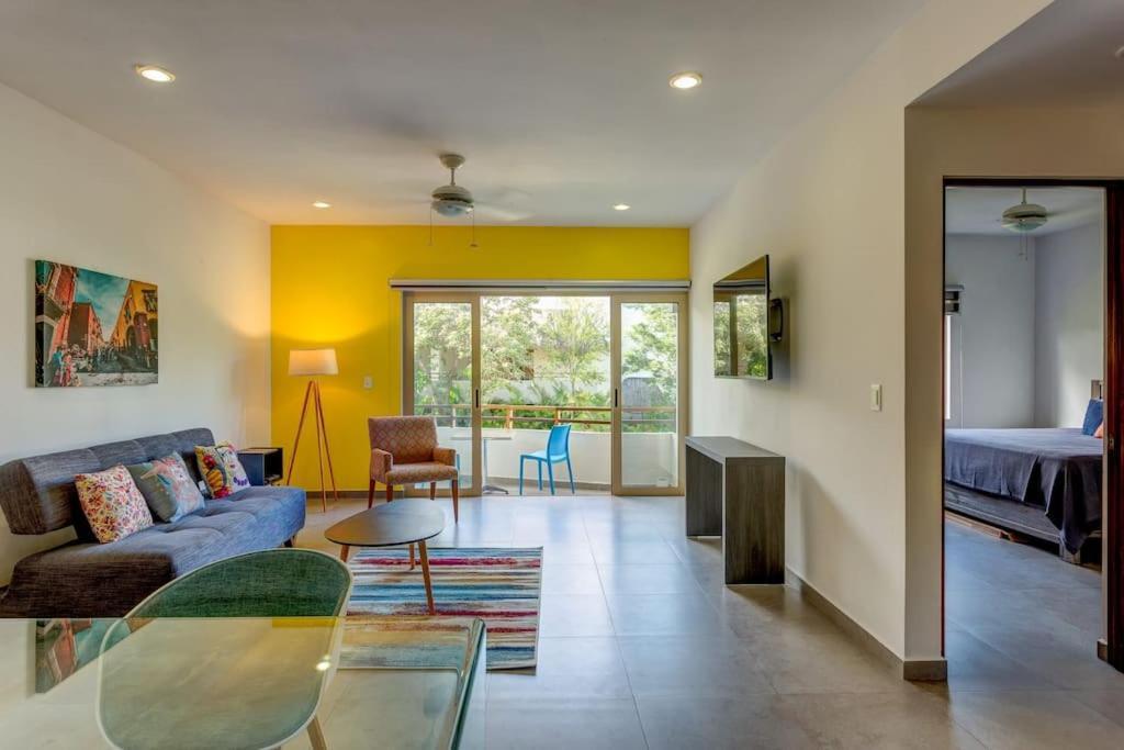 Complex With An Alluring Pool & Tropical Vibes By Stella Rentals! Apartamento
