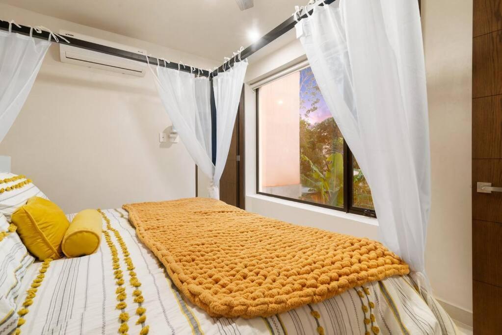 Villa Casa Ohana~3br W/ Private Pool & Rooftop Jacuzzi, Wifi, Gym, & 5 Km To