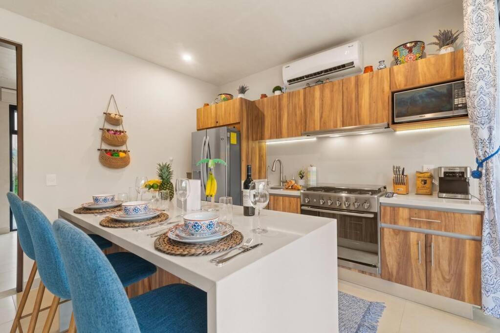 Casa Ohana~3br W/ Private Pool & Rooftop Jacuzzi, Wifi, Gym, & 5 Km To *