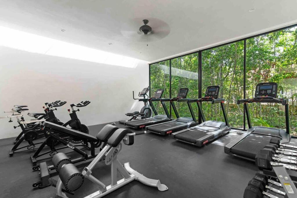 Casa Ohana~3br W/ Private Pool & Rooftop Jacuzzi, Wifi, Gym, & 5 Km To Tulum
