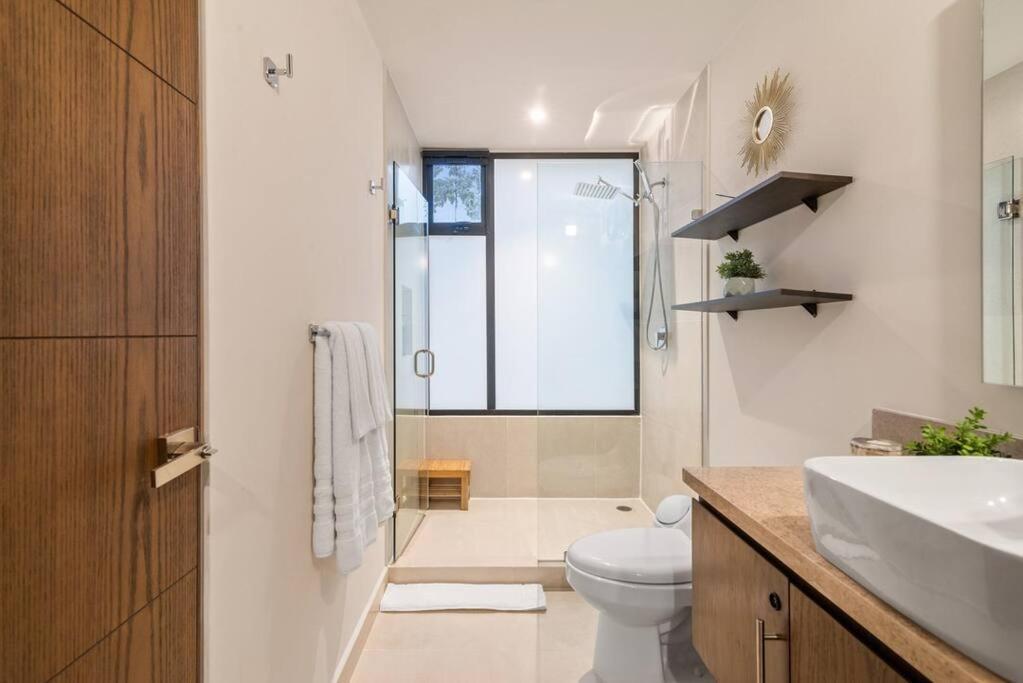 Casa Ohana~3br W/ Private Pool & Rooftop Jacuzzi, Wifi, Gym, & 5 Km To Villa