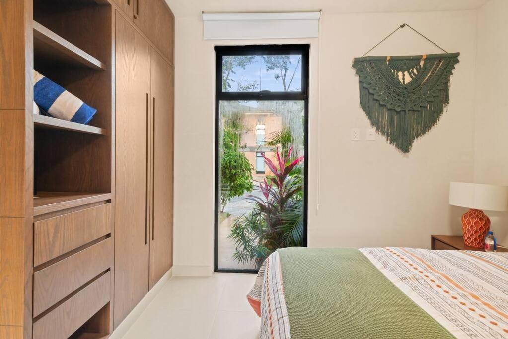 Casa Ohana~3br W/ Private Pool & Rooftop Jacuzzi, Wifi, Gym, & 5 Km To