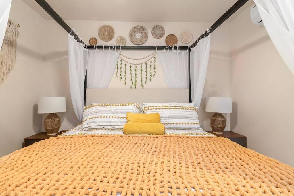 Villa Casa Ohana~3br W/ Private Pool & Rooftop Jacuzzi, Wifi, Gym, & 5 Km To *