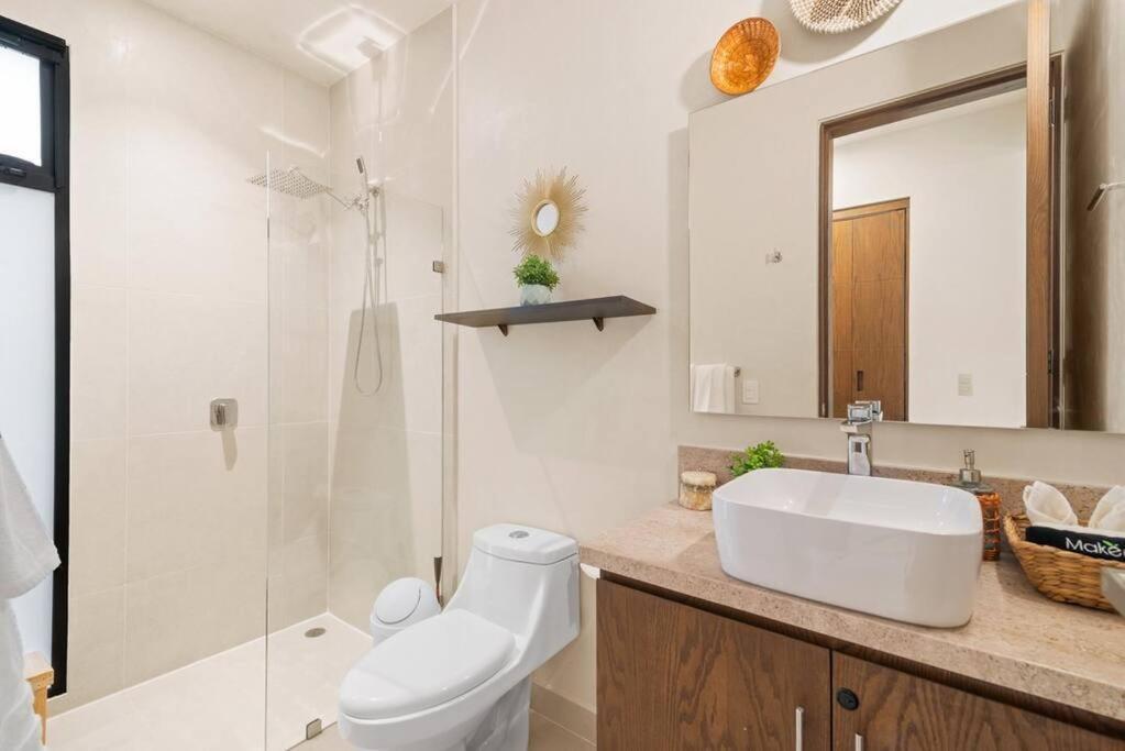 Villa Casa Ohana~3br W/ Private Pool & Rooftop Jacuzzi, Wifi, Gym, & 5 Km To *