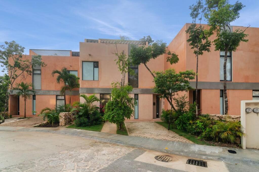 Casa Ohana~3br W/ Private Pool & Rooftop Jacuzzi, Wifi, Gym, & 5 Km To Villa