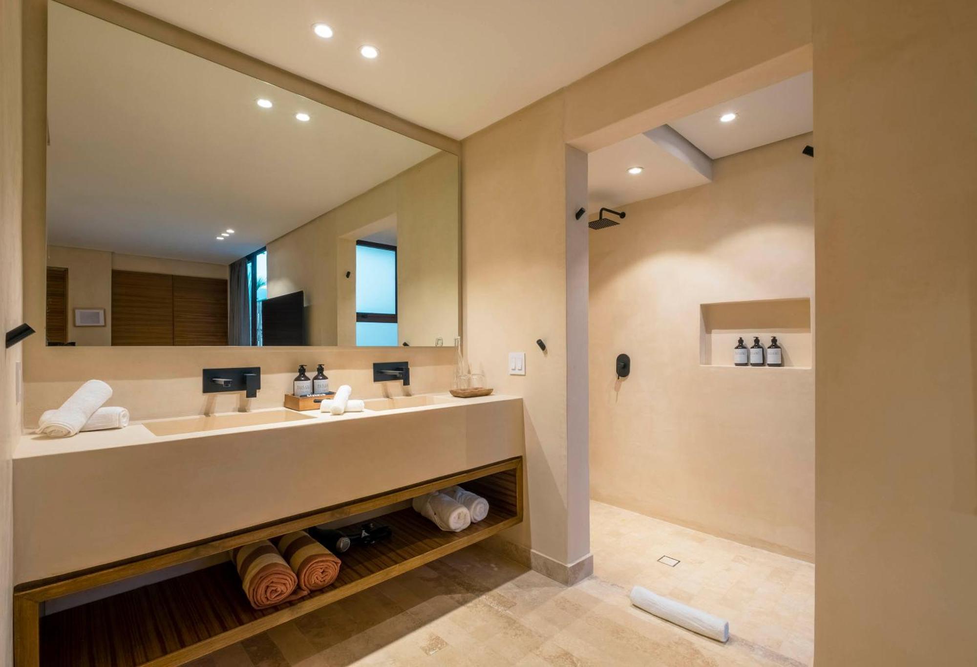 Faisano Nomadas Hotel 4*