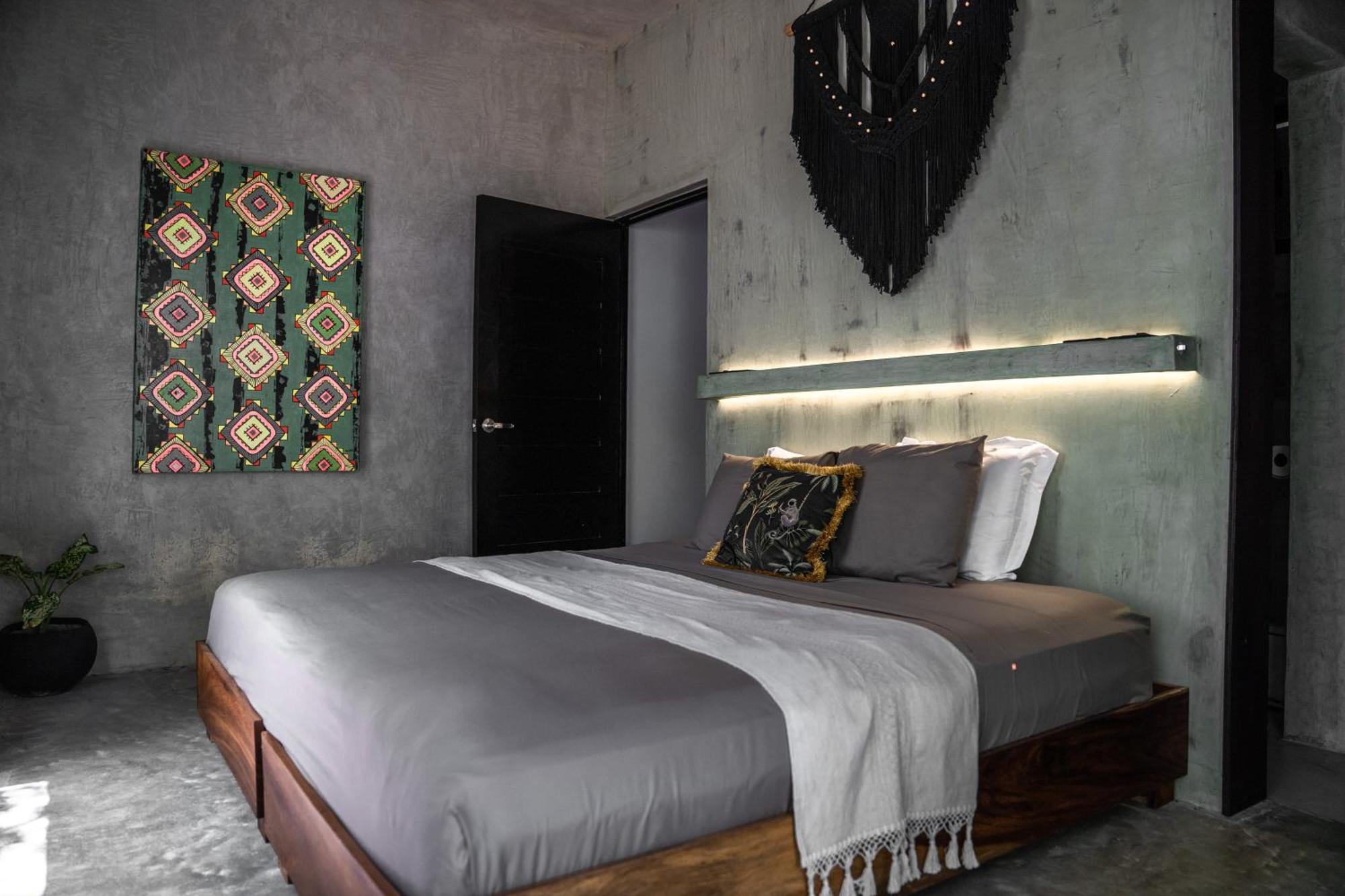Casa Tira - Your Luxury Jungle Mansion In
