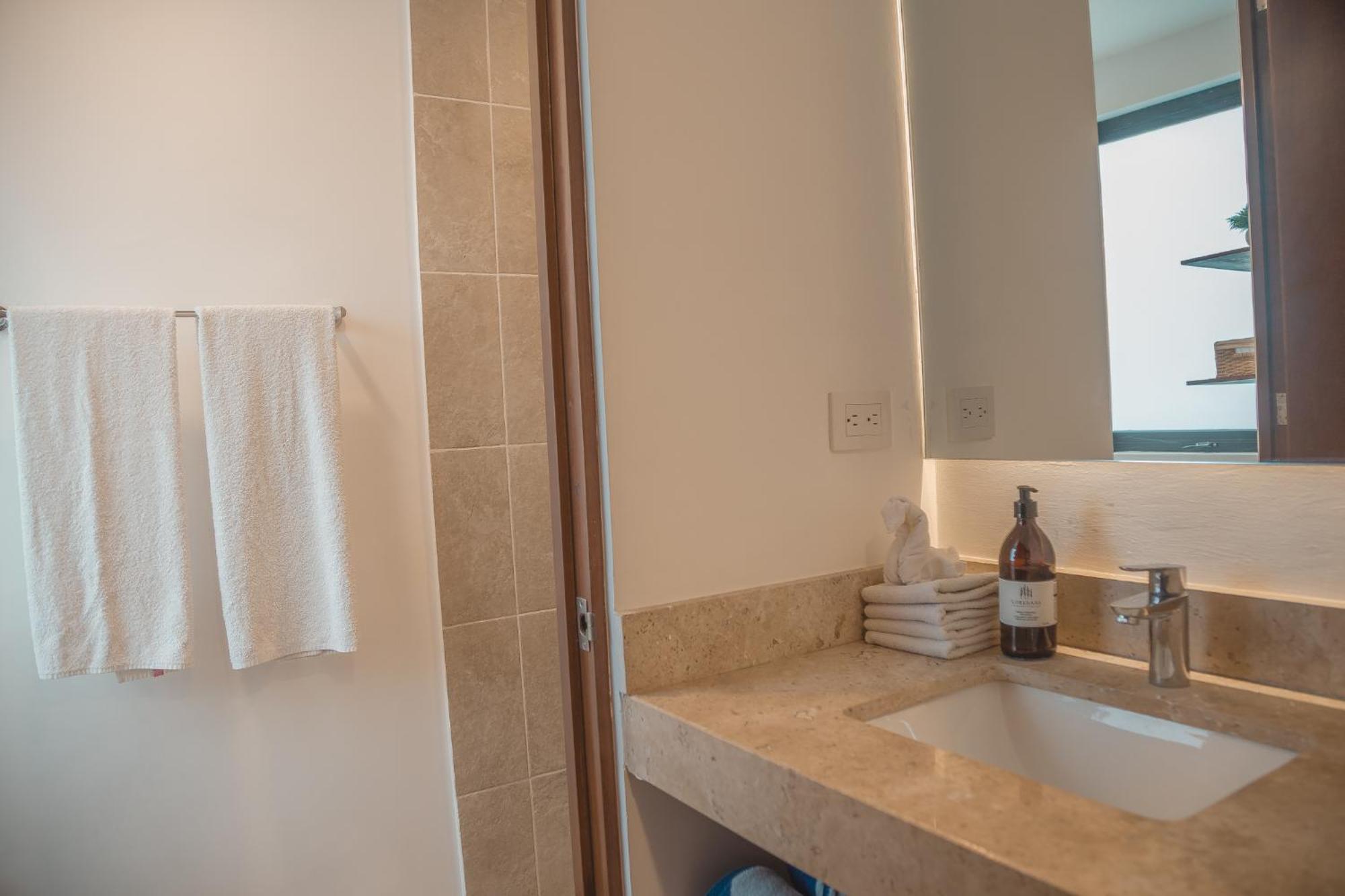 With Private Pool Apartamento