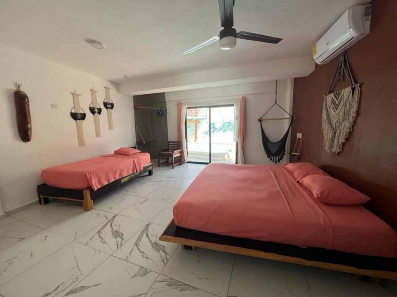 Howlita - Adult Only Hotel