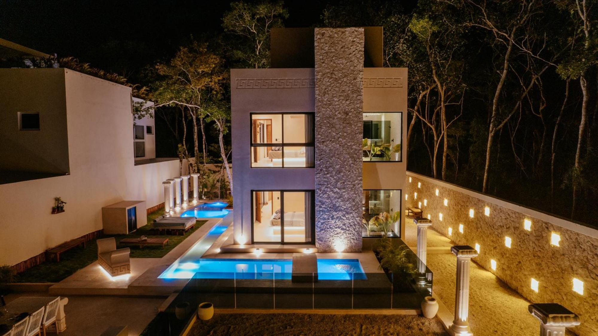 Luxury Large Villa/2 Pools/ Jacuzzi/rooftop/cenote View Villa *