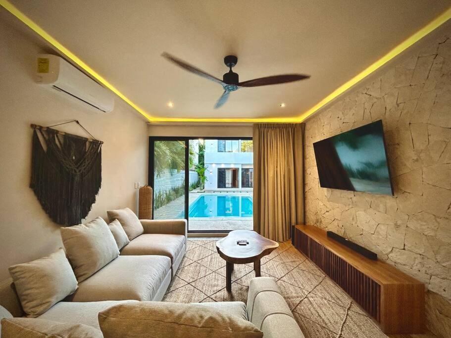 Stunning In The Heart Of La Veleta - Casa Jardin Villa Tulum