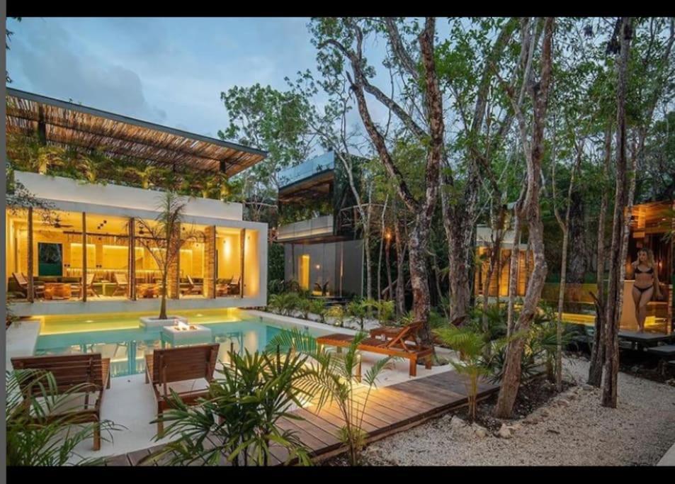 Reflective Jungle Treehouse With Plunge Pool *