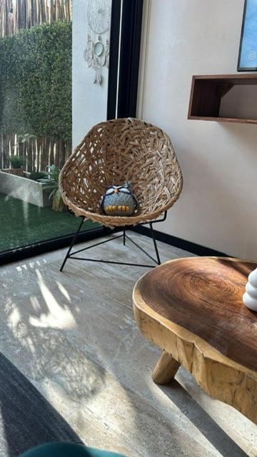 W/plunge Pool & Kitchen *