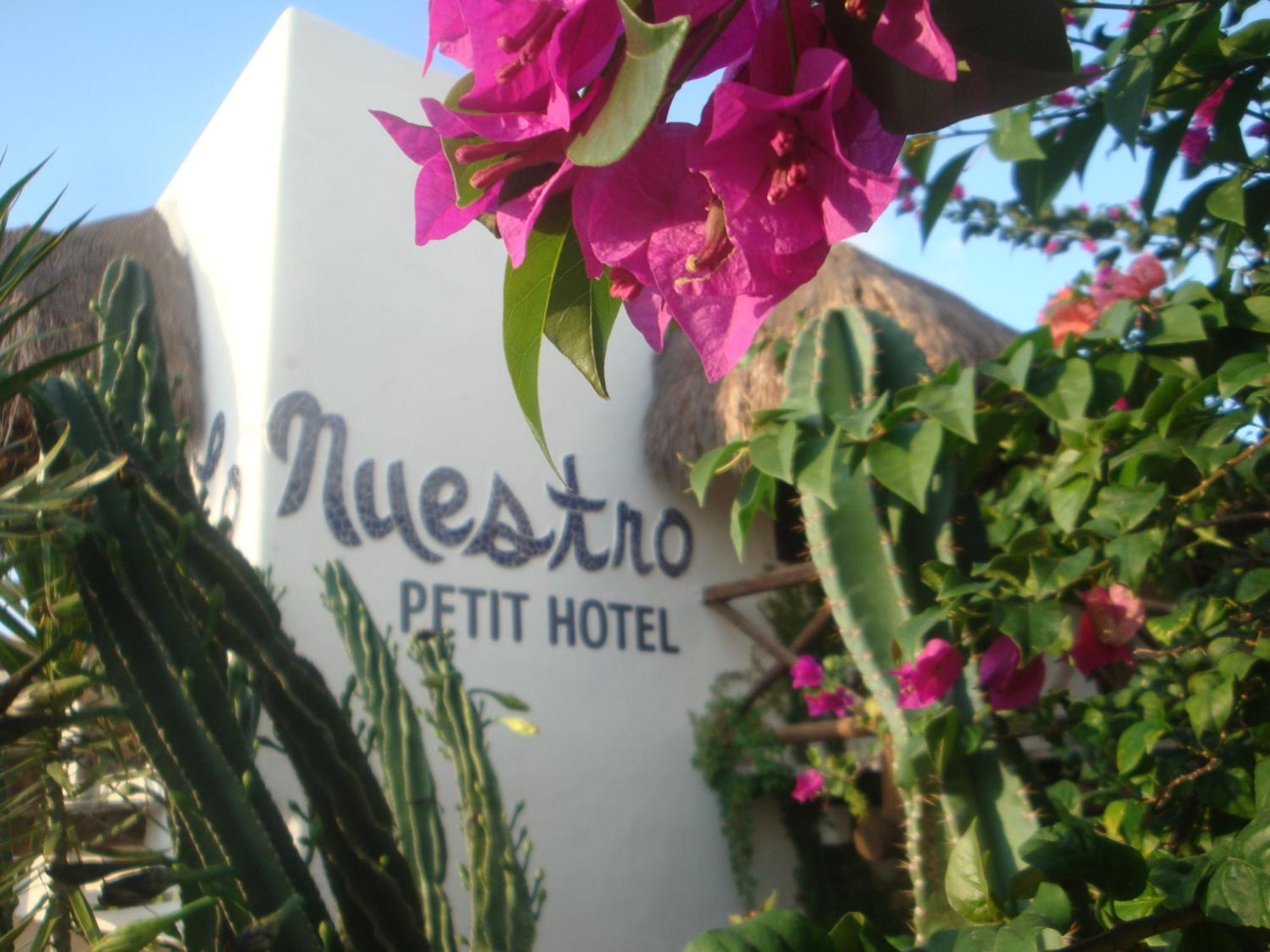 Lo Nuestro Petit Tulum