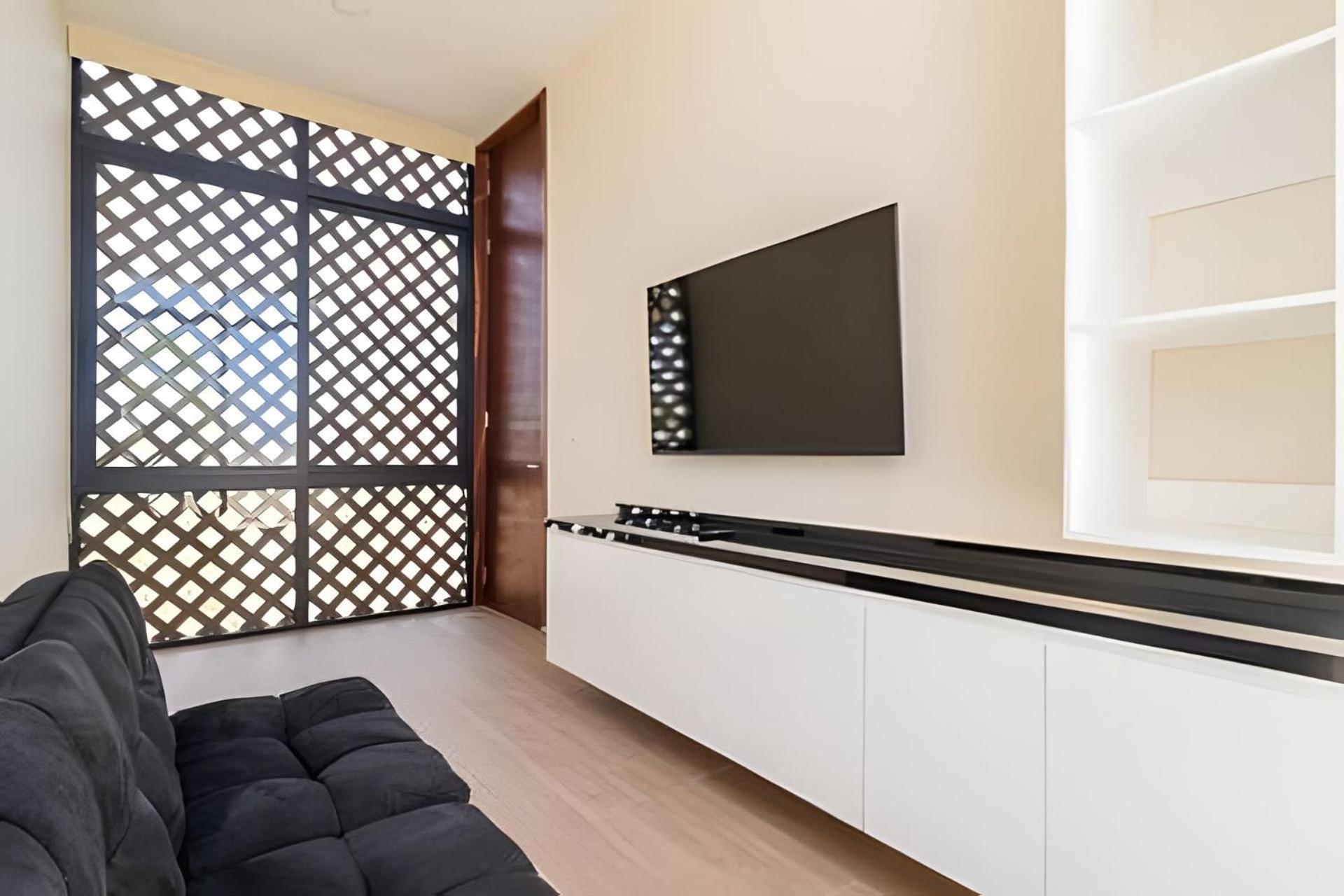 Apartment Moots *