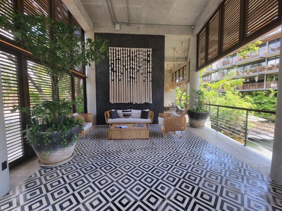 Xalet Luxury Condos. Apartamento