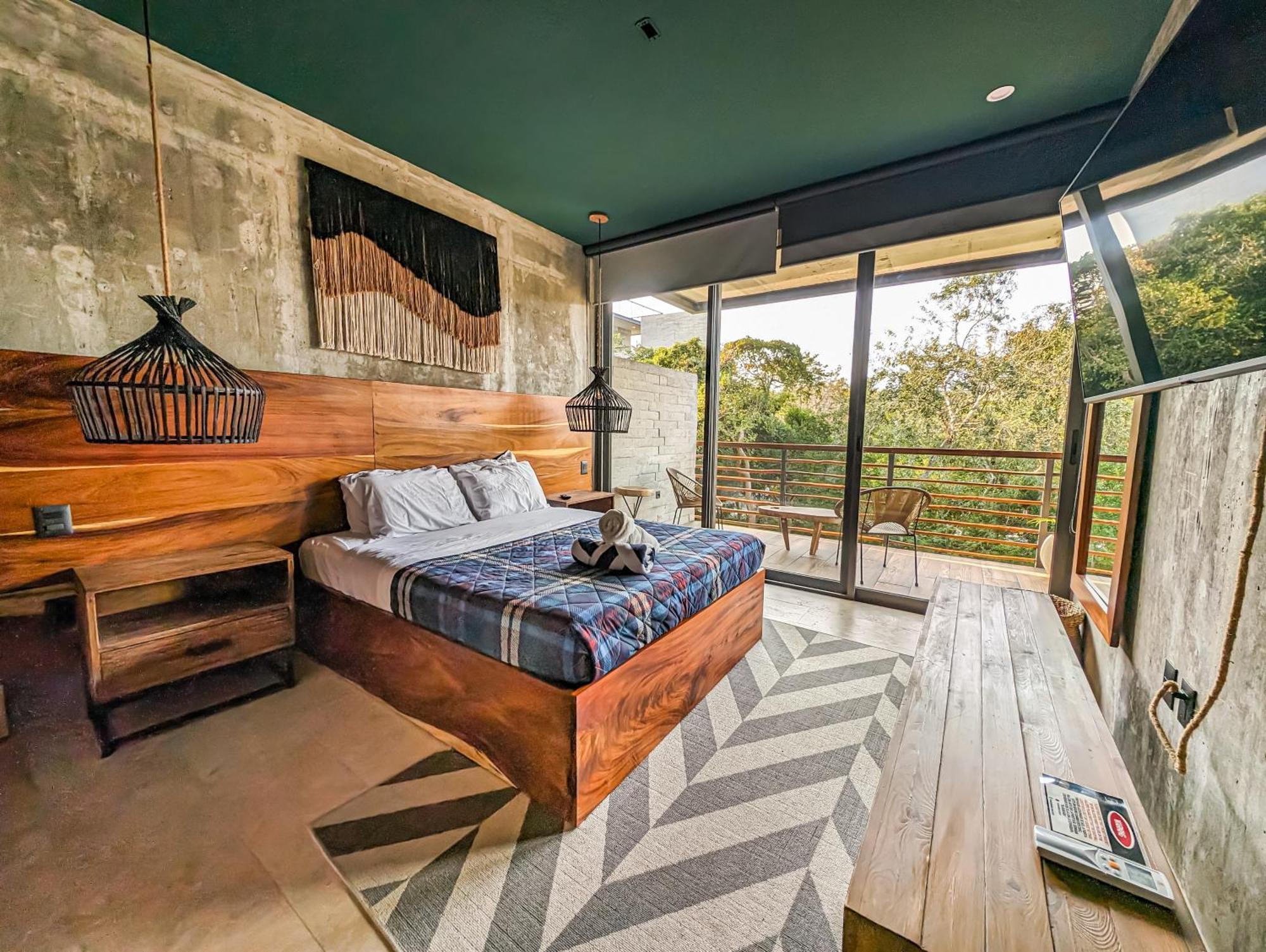 2-br Tropical Retreat With Sauna, Gym And Pool *