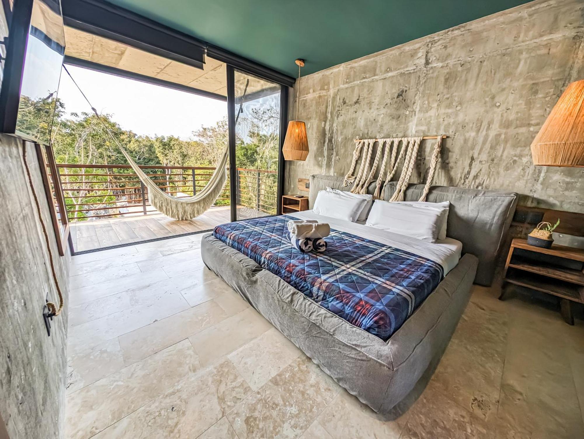 2-br Tropical Retreat With Sauna, Gym And Pool