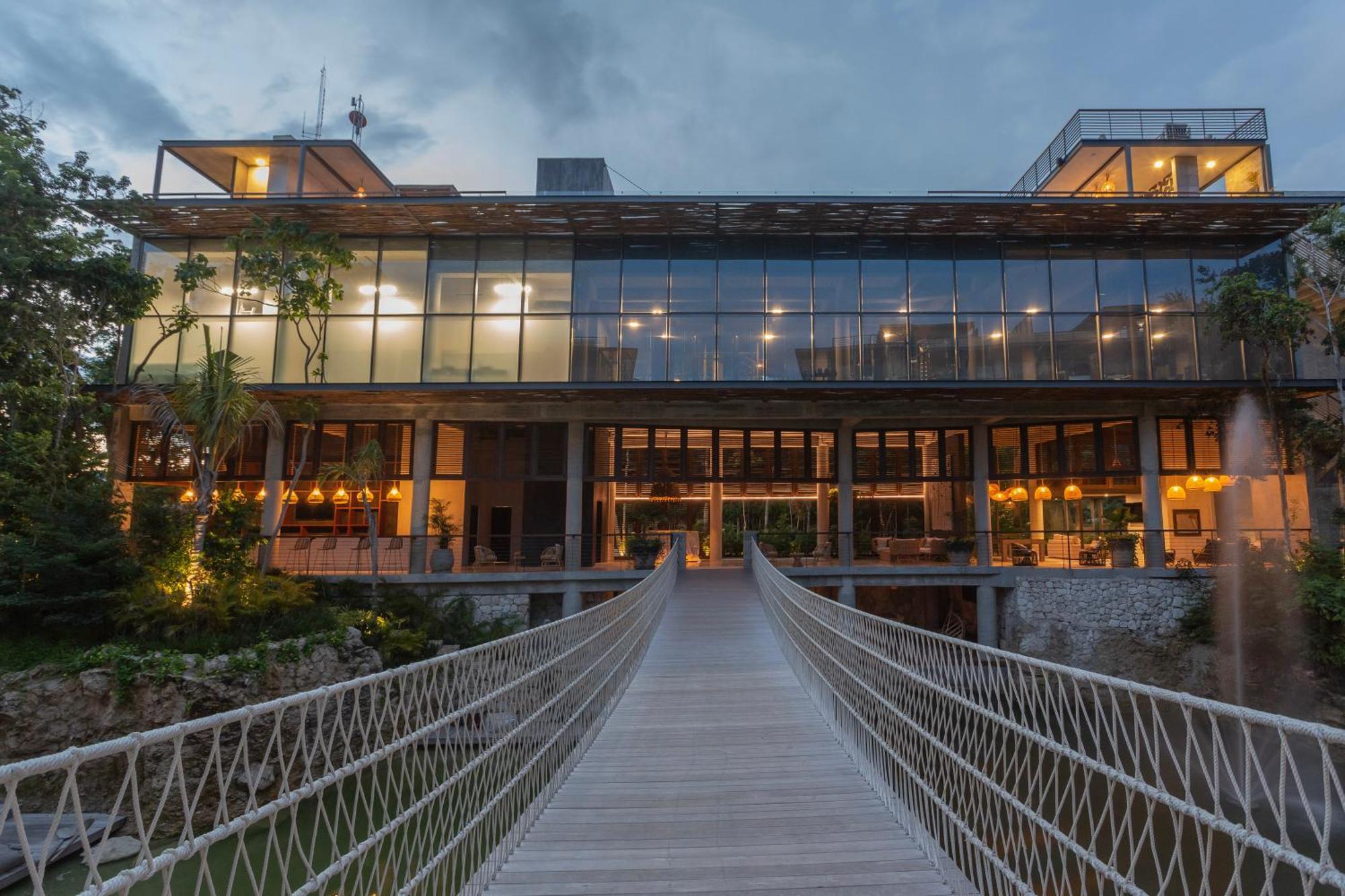 Luxury Penthouse - Jacuzzi, Gym, Pool, Sauna & Bbq