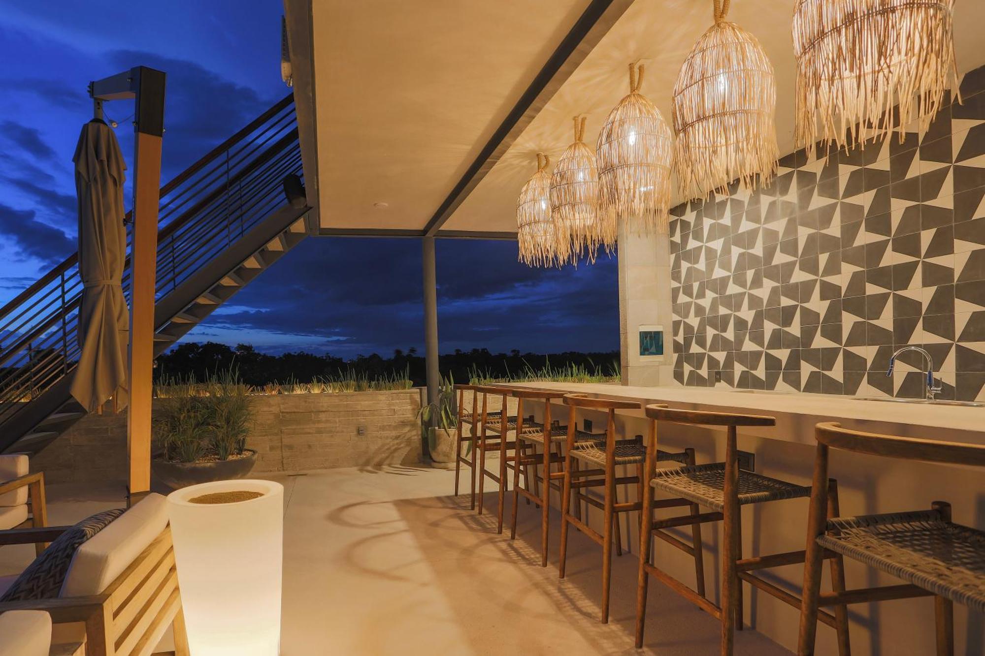 Luxury Penthouse - Jacuzzi, Gym, Pool, Sauna & Bbq