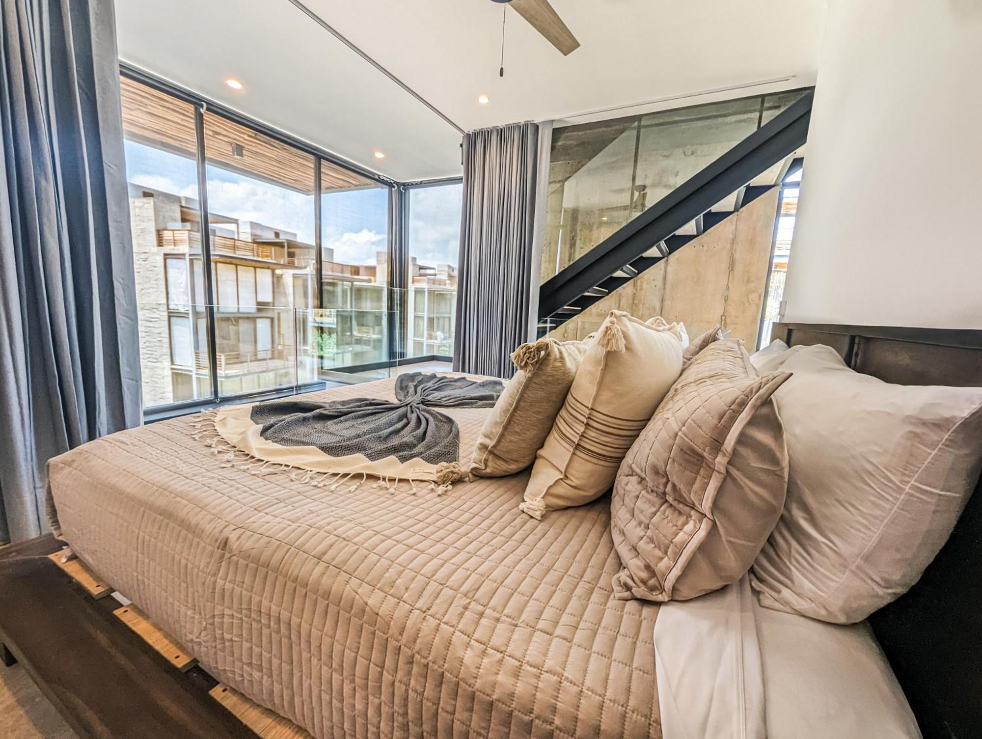 Luxury Penthouse - Jacuzzi, Gym, Pool, Sauna & Bbq