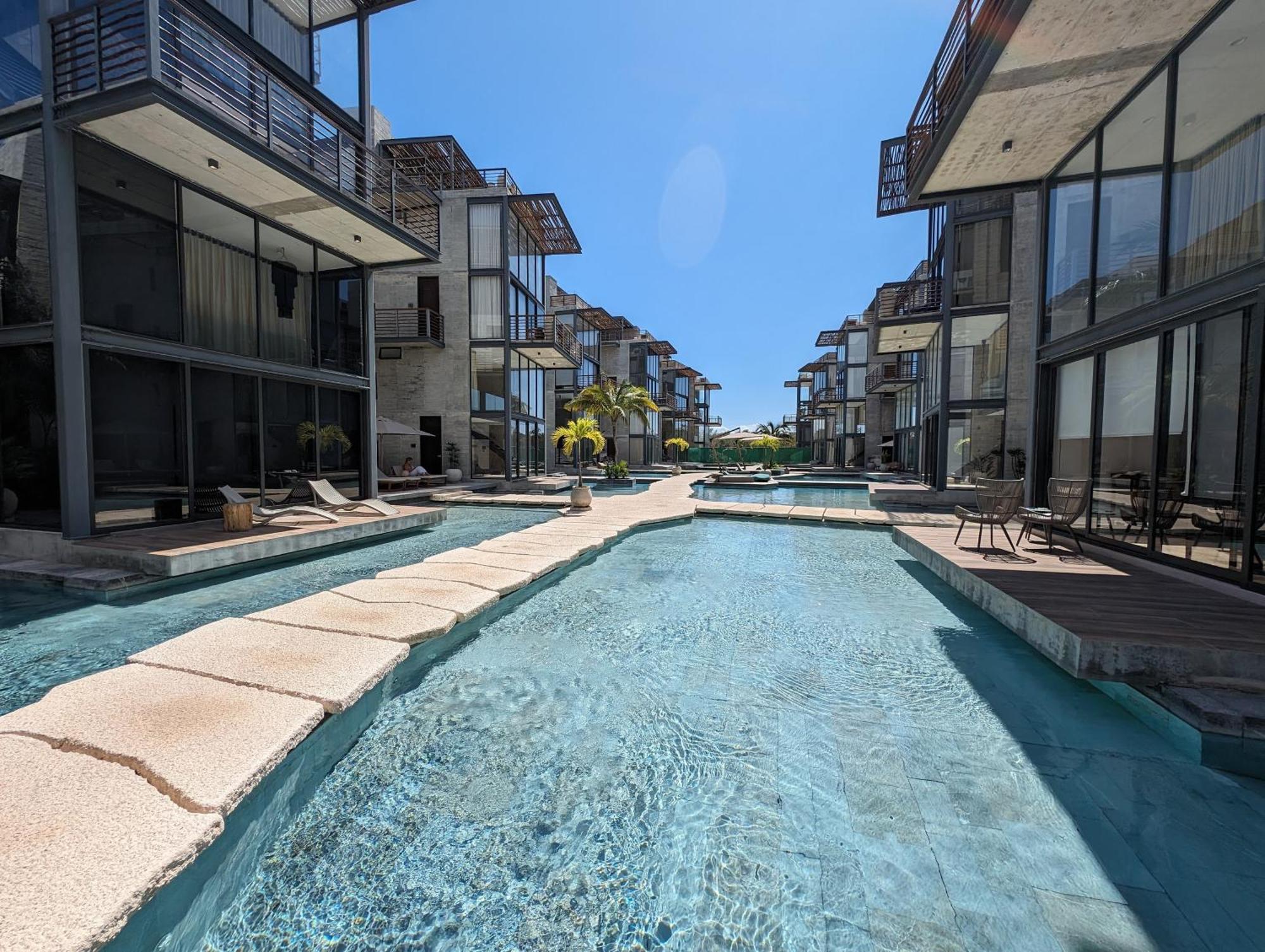 2-br Tropical Retreat With Sauna, Gym And Pool *