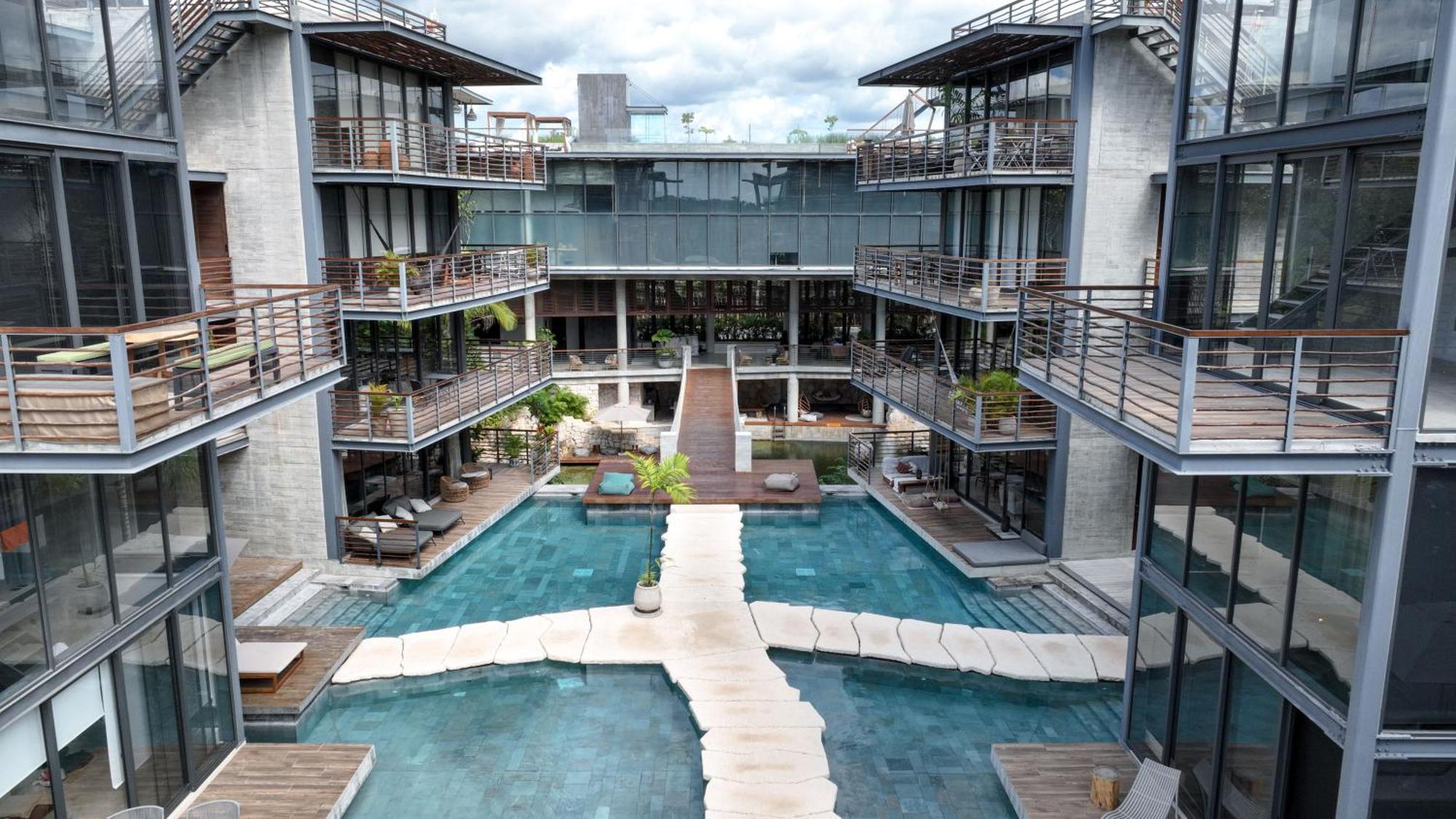 2-br Tropical Retreat With Sauna, Gym And Pool *