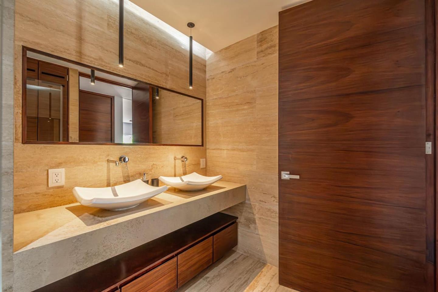 1 Bd Luxury With Balcony In Trendy La Veleta Сasa de vacaciones