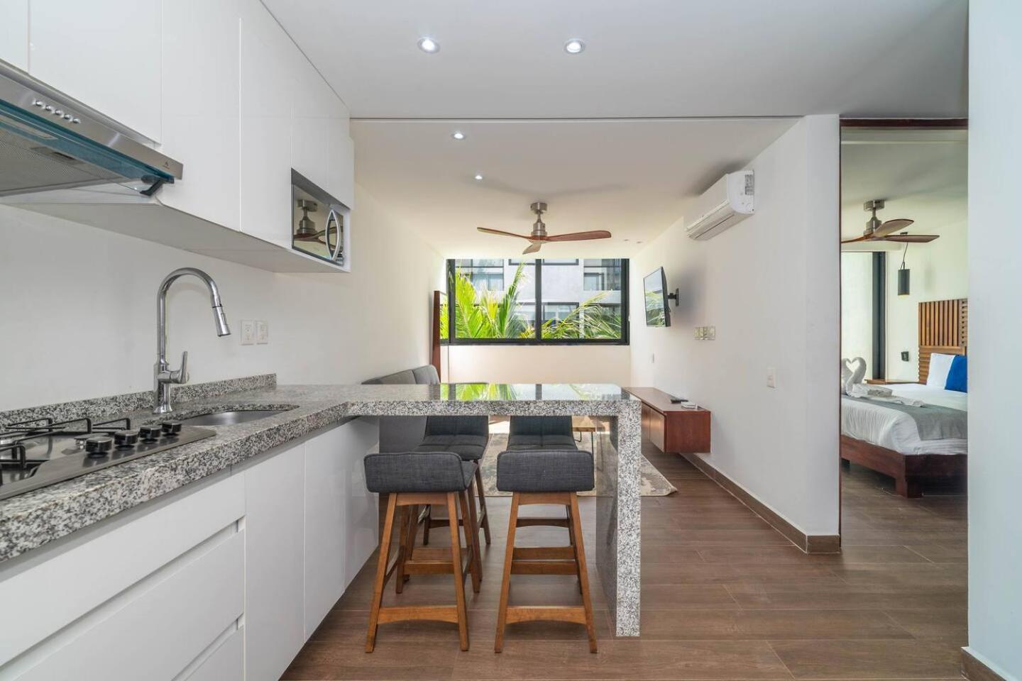 1 Bd Luxury With Balcony In Trendy La Veleta Сasa de vacaciones