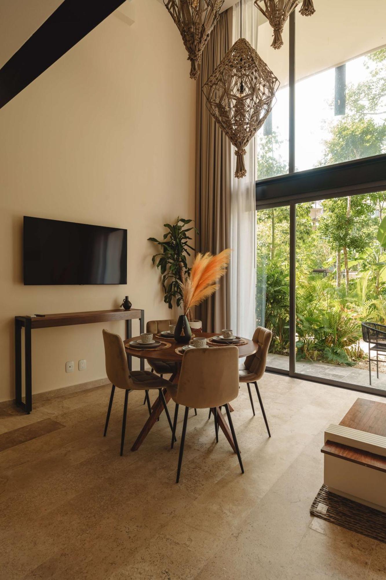 Luxury Jungle Loft With Gym, Pools And Rooftop Terrace