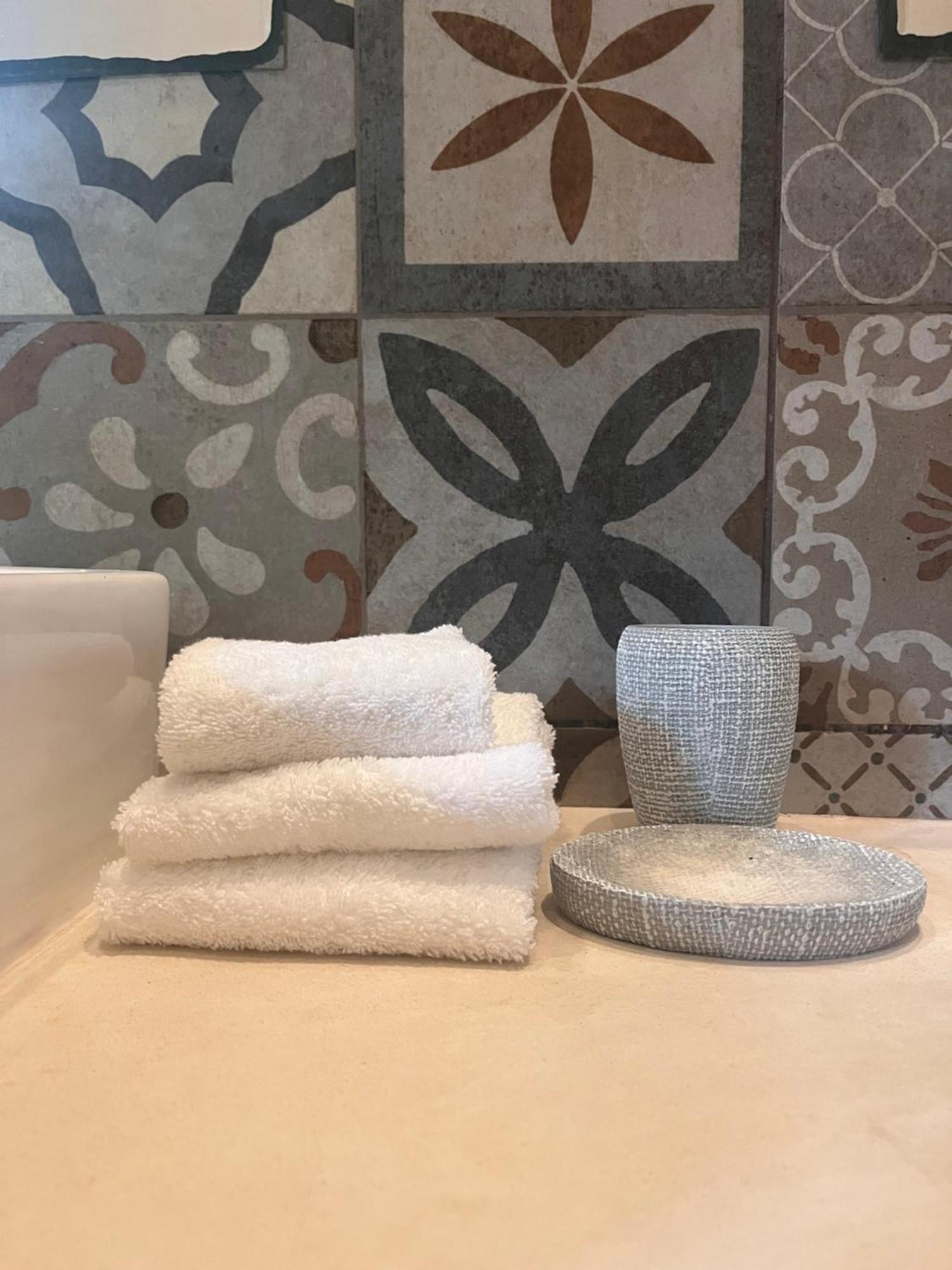 Luxe 3Br Stay - Private Terrace, Pool & Vibes *