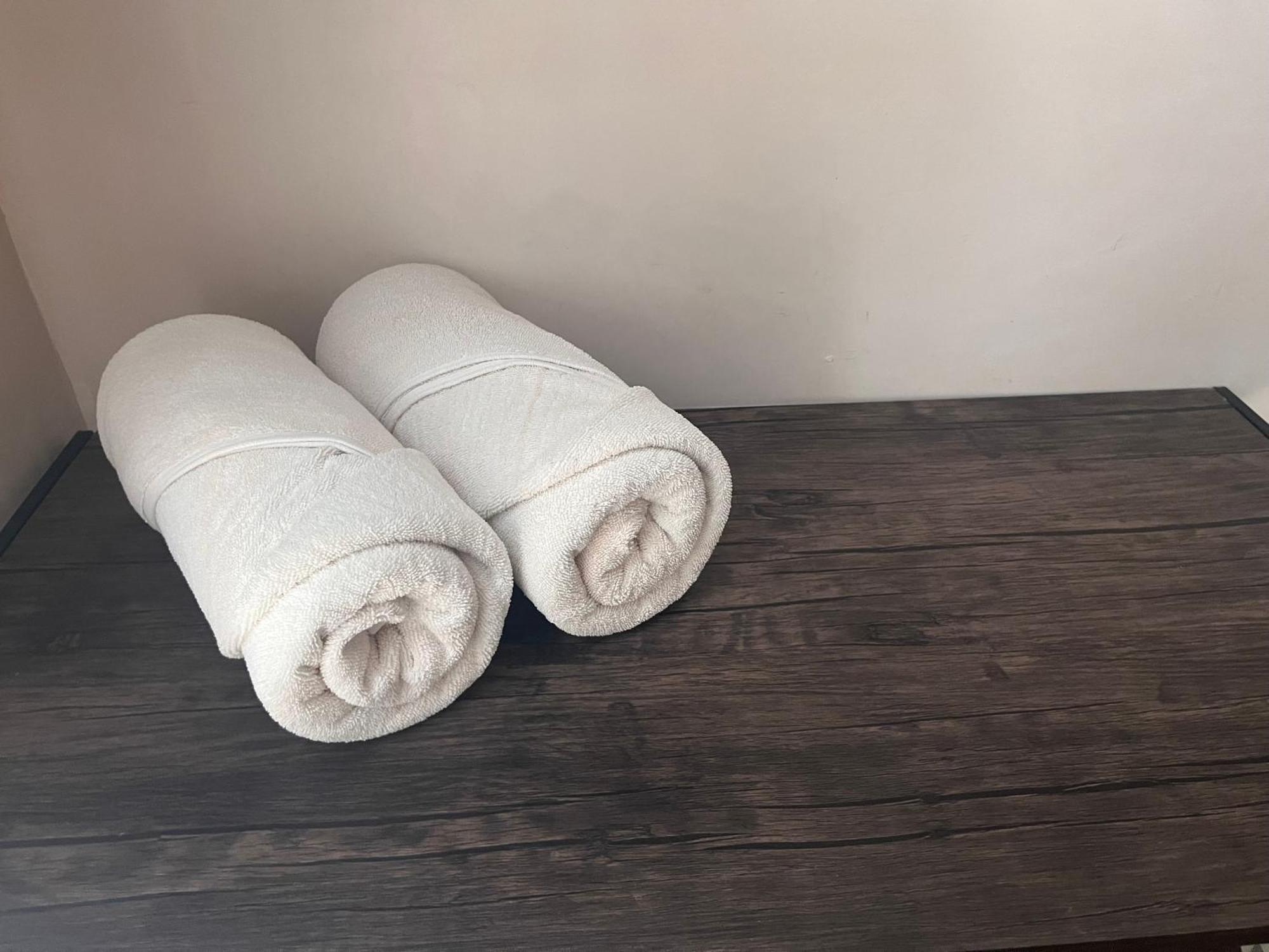 Luxe 3Br Stay - Private Terrace, Pool & Vibes Apartamento