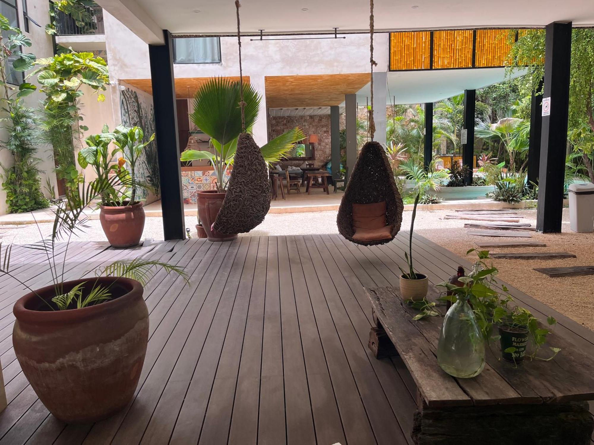 Luxe 3Br Stay - Private Terrace, Pool & Vibes