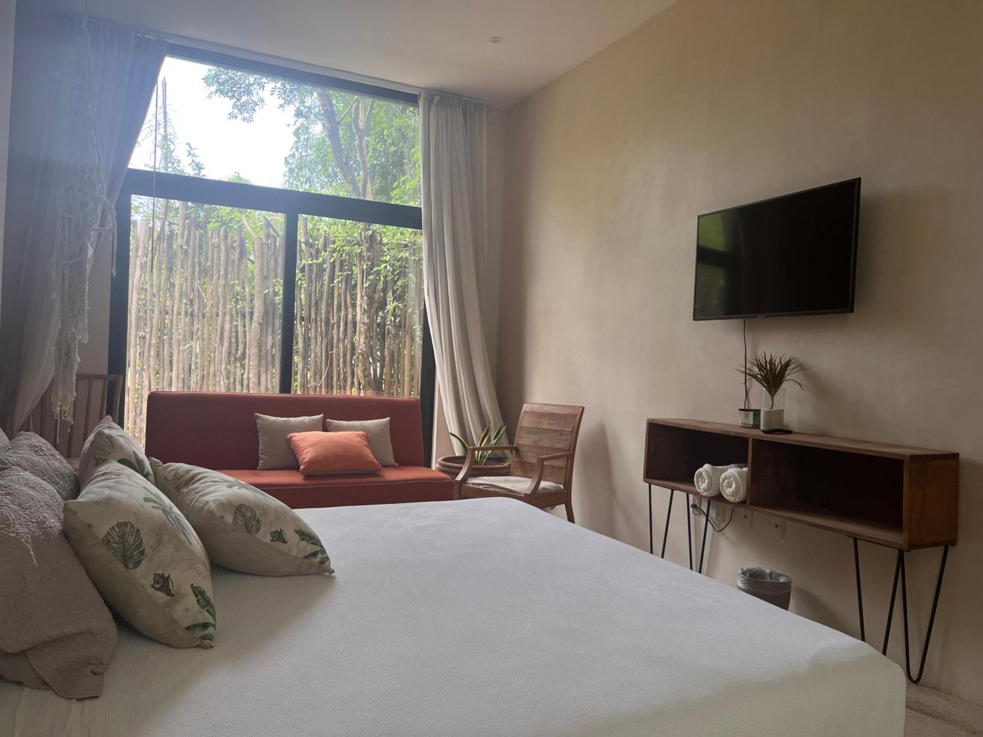 Luxe 3Br Stay - Private Terrace, Pool & Vibes