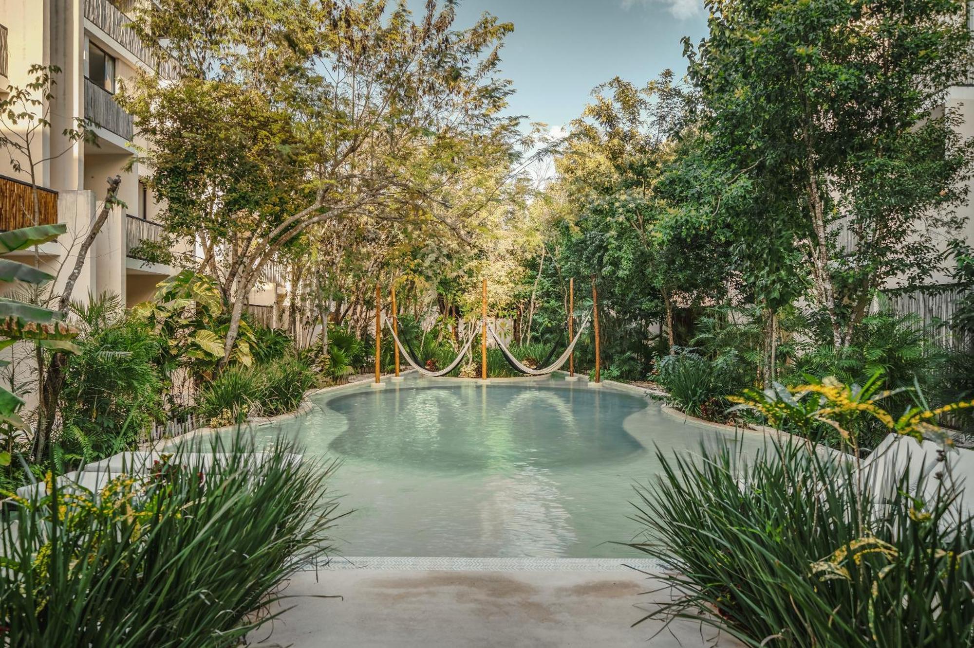 With Private Pool Apartamento