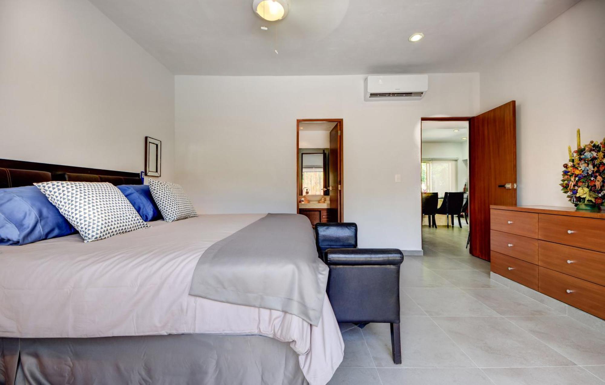 Kitesurfer's Paradise Condo&jacuzzi&deck&pool