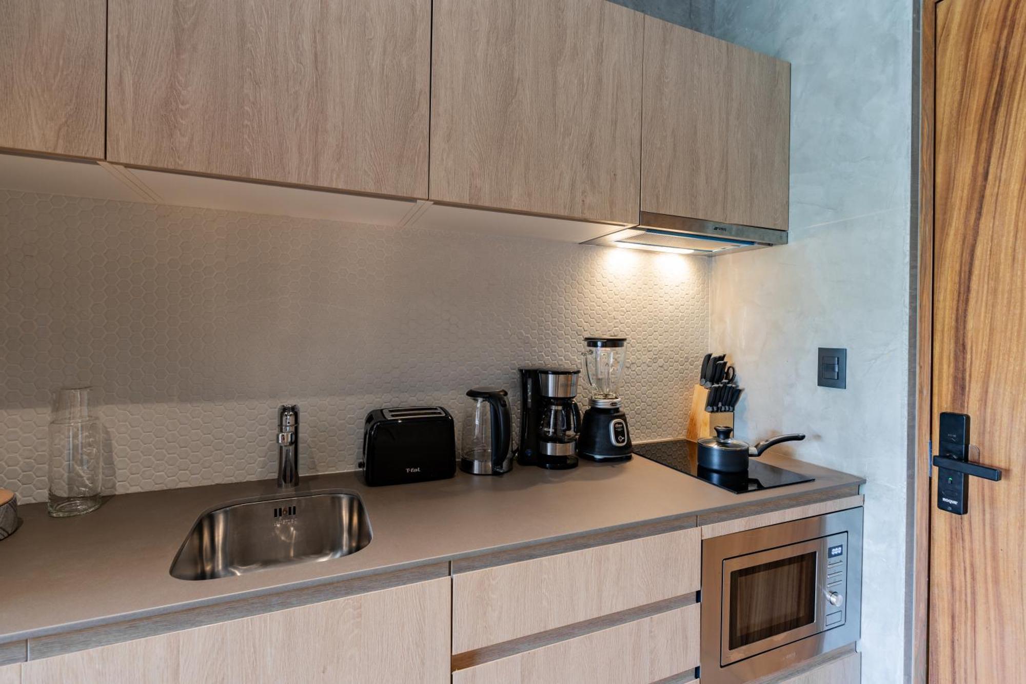 Luxury Studio With Balcony And Rooftop Pool In Tulum Best Location
