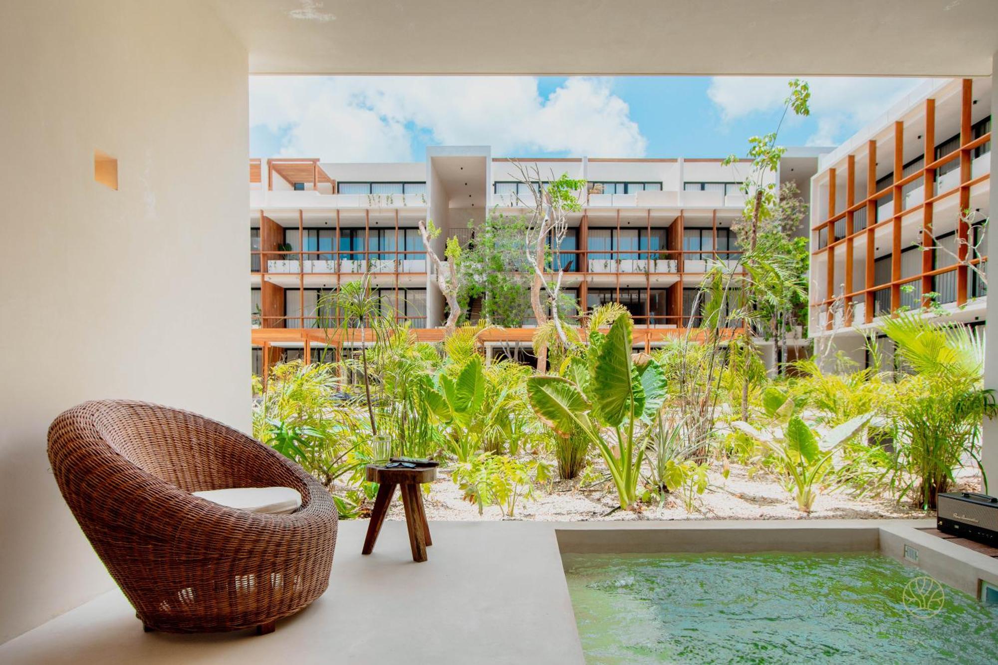 Muunek By Land Boutique Apartahotel