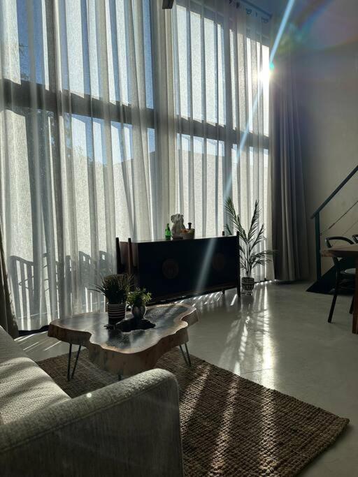 Apartamento 2 Bdr Stunning Designer Loft - Centro