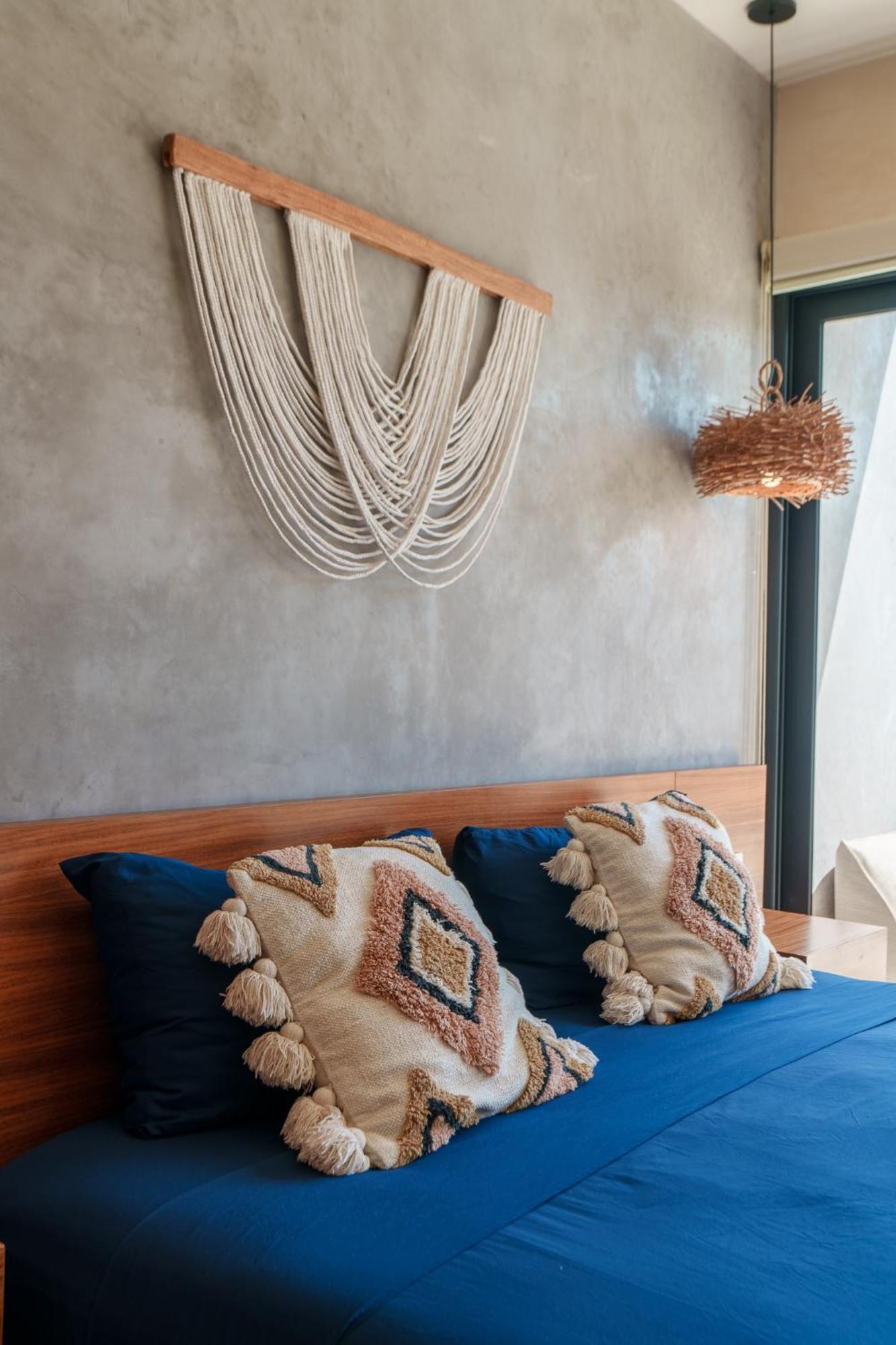 *jungle Ph W/pool, Close To Downtown &