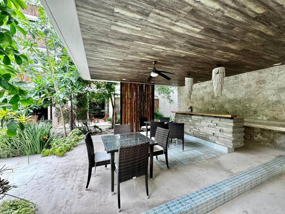 2 Bedroom In The Heart Of La Veleta! Apartamento
