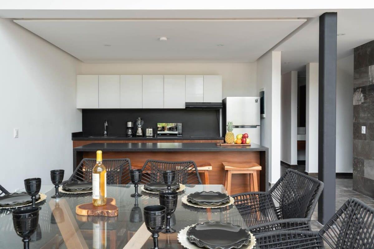 Luxury 4br With 3 Pools & Paddle Court, Karanda
