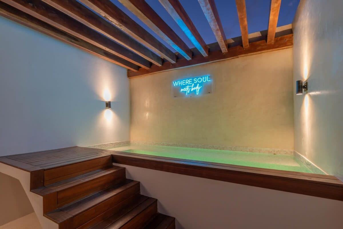 Villa Luxury 4br With 3 Pools & Paddle Court, Karanda *