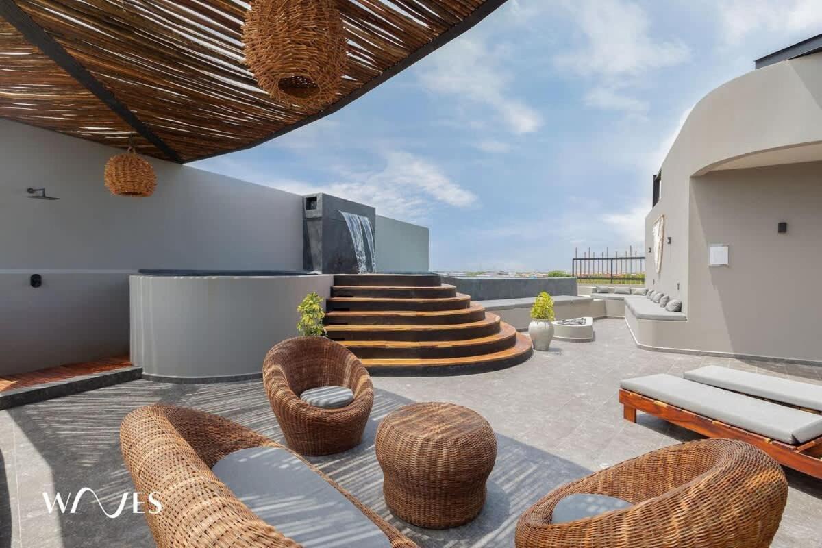 Luminous 2 Bedroom With Roof Pool Close To Zone By Waves Management Сasa de vacaciones