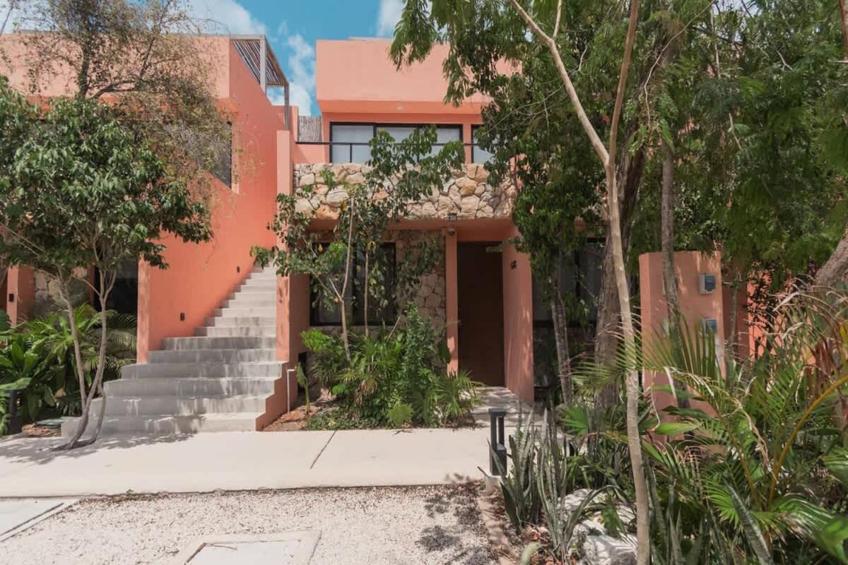 Stylish Duplex Lower Level 2-br Wifi Pool Gym Apartamento