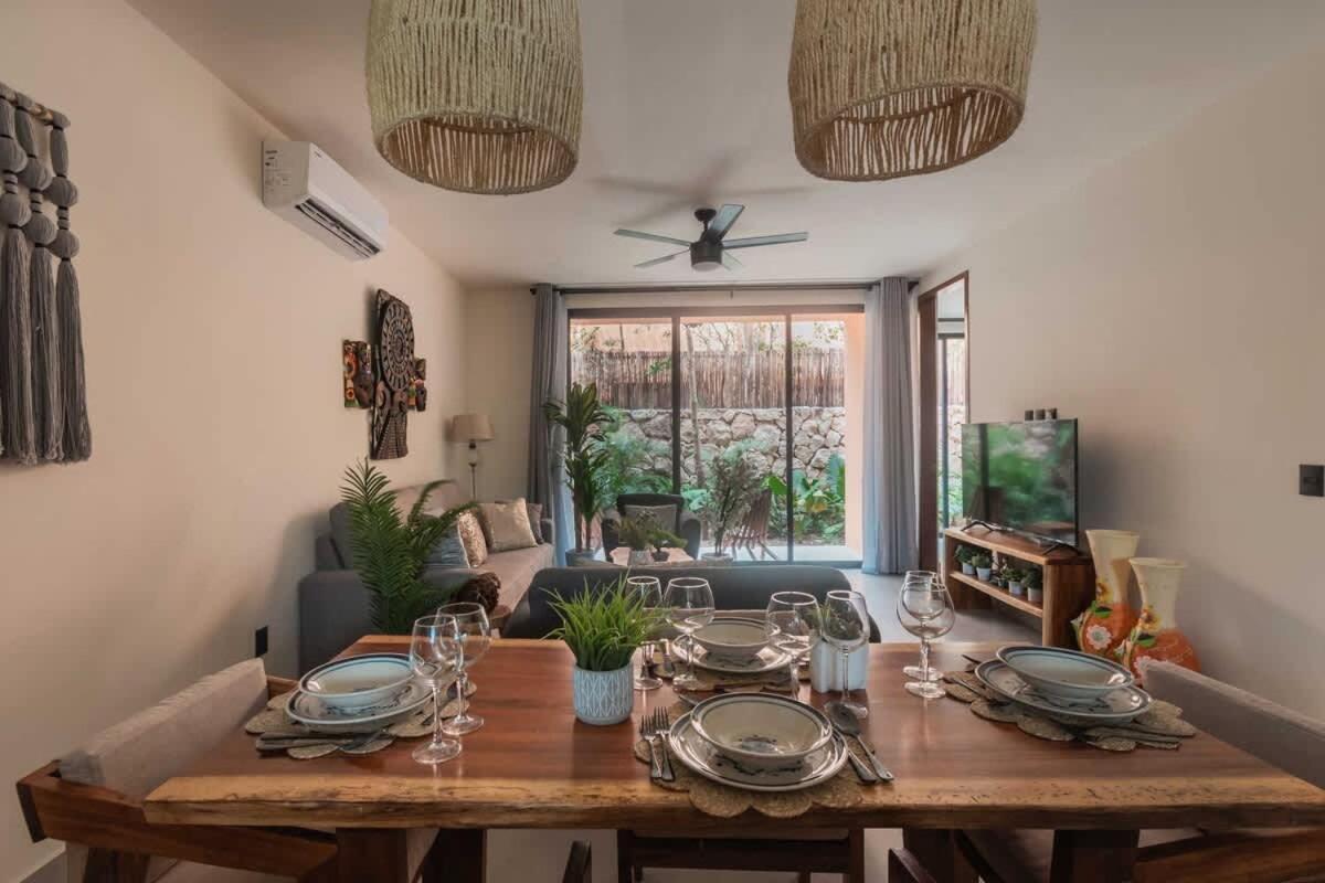 Stylish Duplex Lower Level 2-br Wifi Pool Gym Apartamento