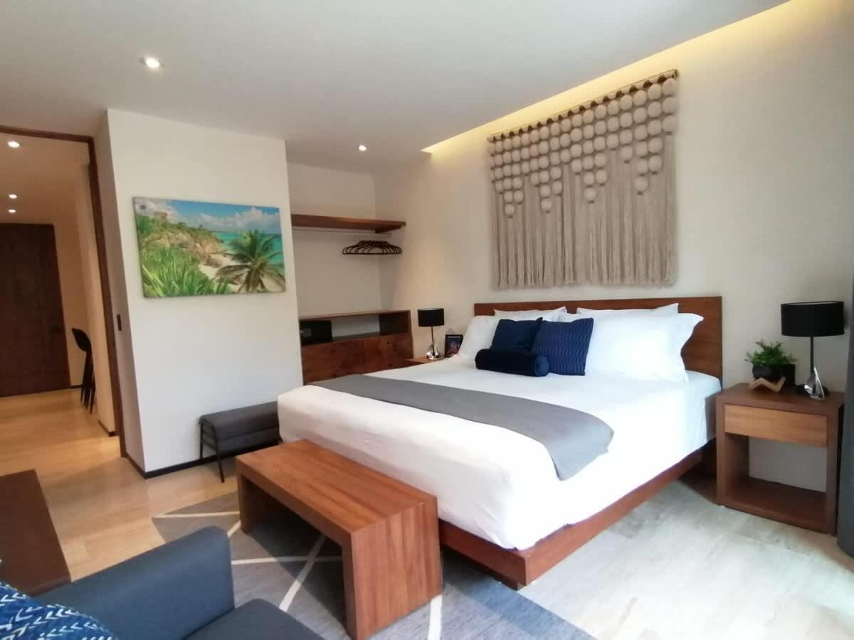 King Bed Cool Pool Hammock Gym Wifi Hyde