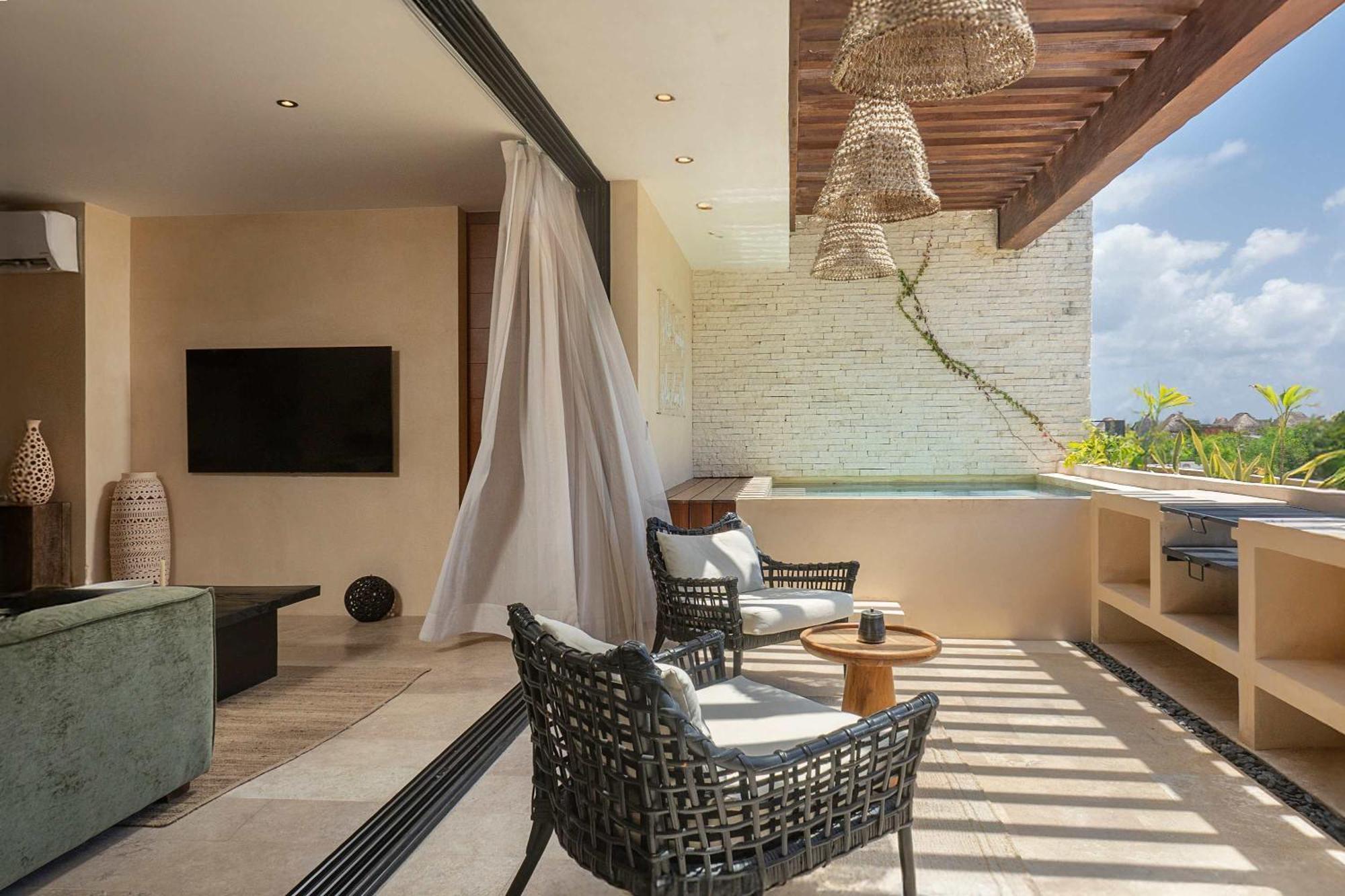 Luxury 3 Bdr With Gym And Rooftop Pool